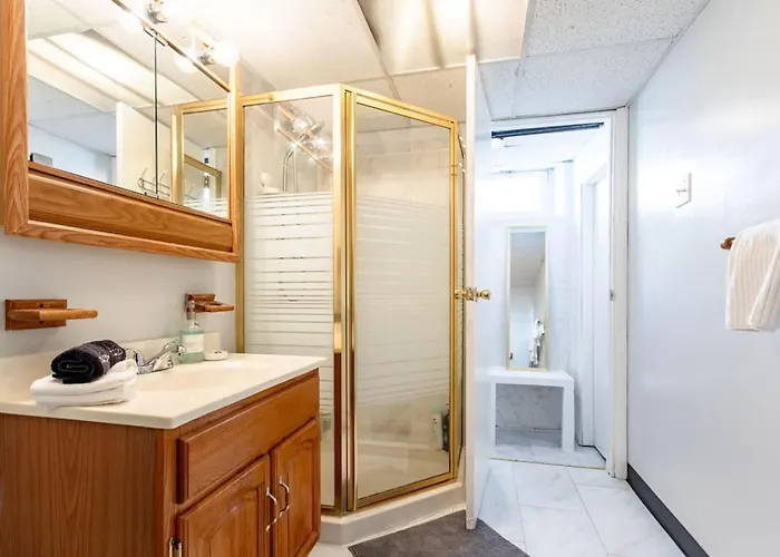 Spacious W Million Dollar Views Apartment