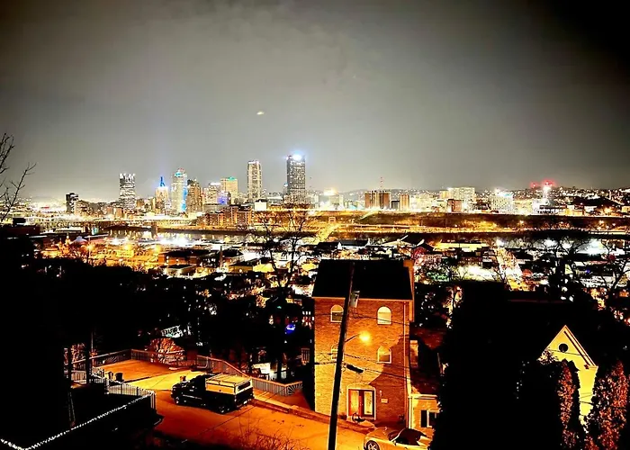 Spacious W Million Dollar Views Apartment